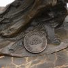 “Jachtluipaard”. Een bronzen beeld op marmeren sokkel. Naar Milo. met bronsstempel.