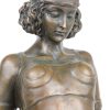 Een bronzen beeld van een dame in Egyptisch geinspireerde klederdracht in art decostijl. Gemerkt.