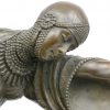 “Danseres”. Een bronzen beeld op marmeren sokkel naar een beeld van Chiparus.