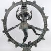 Een Shiva Nataraja-beeld van brons.
