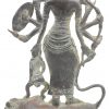 Een bronzen voorstelling van Boeddha op koe.