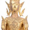 Een staande Thaise Boeddha van verguld brons.