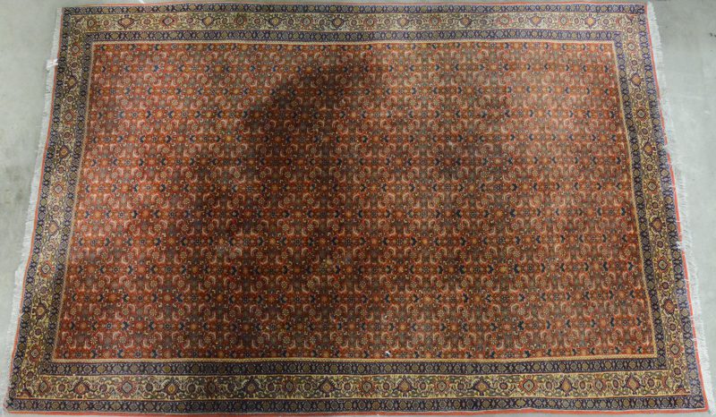 Een handgeknoopt Iraans wollen tapijt.