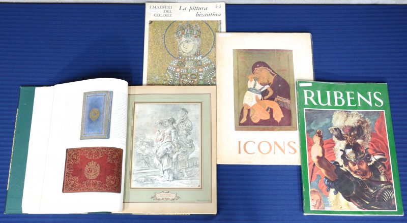 “Icons”, “La Pittura Bizantina”, “Rubens”, “L’Illustration Noël 1929”. Vier kunstboeken.