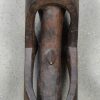 Een gebeeldhouwd Afrikaans houten beeld. Arm gerestaureerd.