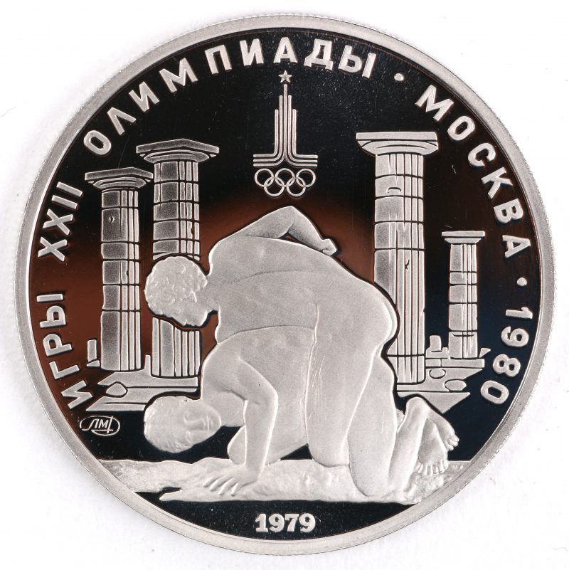 1 platina munt van 150 Roebel “Olympiade 1980”. Pt 999/1000. USSR 1979. Recto wapenschild, verso worstelaars. Met certificaat en in etui.