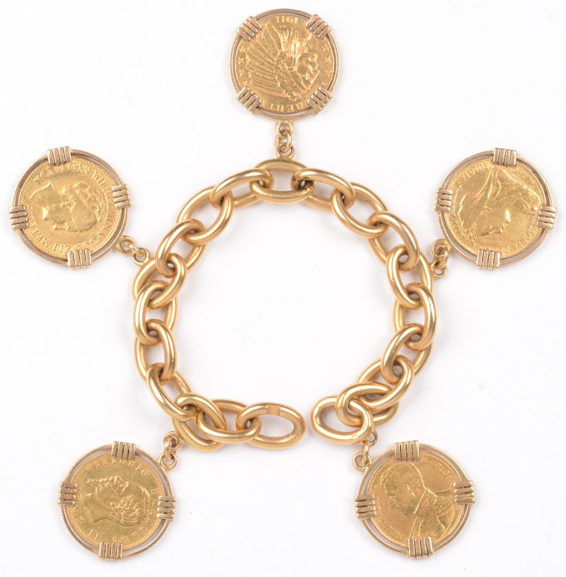 1 gouden armband met vijf diverse munten versierd (Albert I, Victoria, Wilhelmina, Victor-Emmanuel, Liberty).