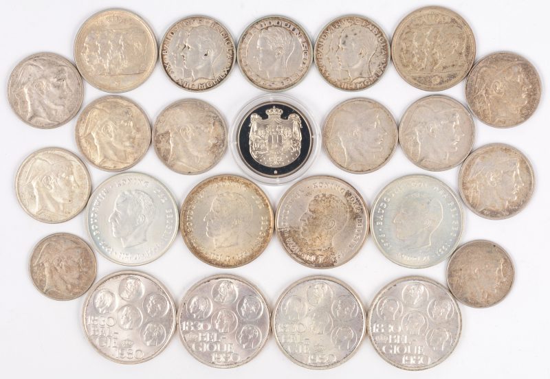 23 diverse zilveren munten met diverse gehaltes. België.