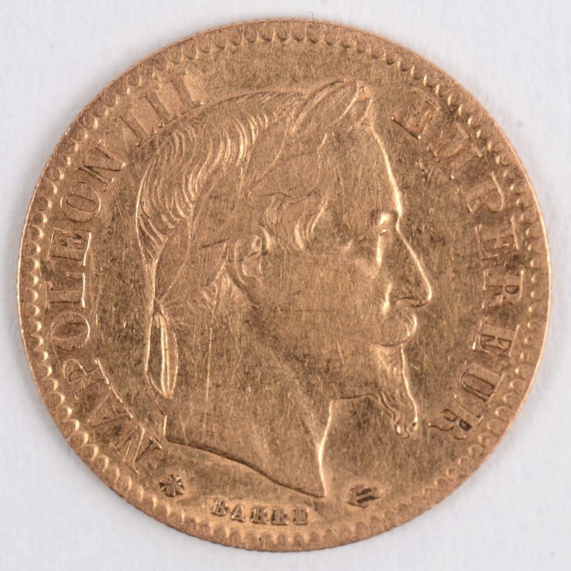 Een gouden 10 Franse Franc. Napoléon III. Paris 1864. 900 ‰.