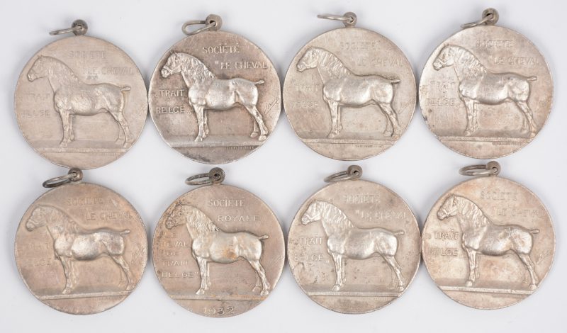 8 diverse medailles, Société Le Cheval de Trait Belge. Met beeldenaar van Koning Albert I. Overwegend zilver.