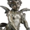 “Engel met trommel”. Een bronzen beeld op zwart marmeren sokkel naar een werk van Moreau.