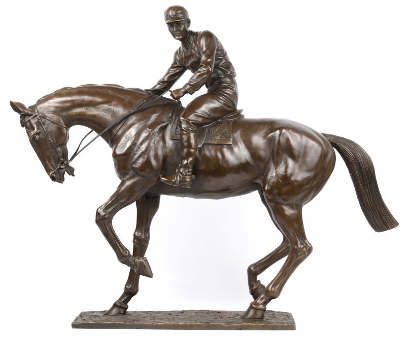 “Jockey te paard”. Een groep van bruingepatineerd brons naar een werk van Isidore Bonheur.