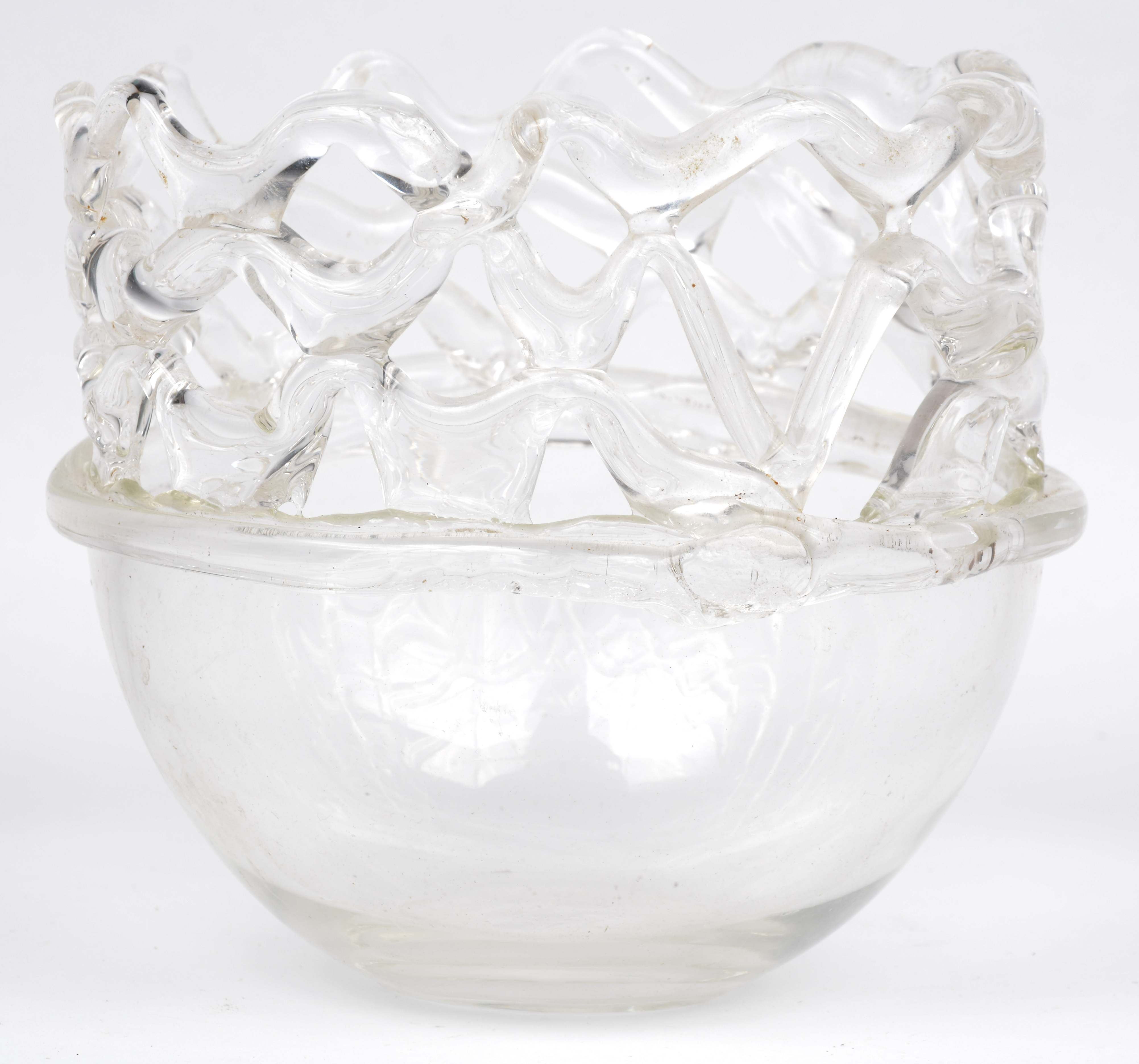 Een Vaas Met Opengewerkte Rand Van Kleurloos Luiks Glas Handwerk Een Vaas Met Opengewerkte Rand Van Kleurloos Luiks Glas Handwerk