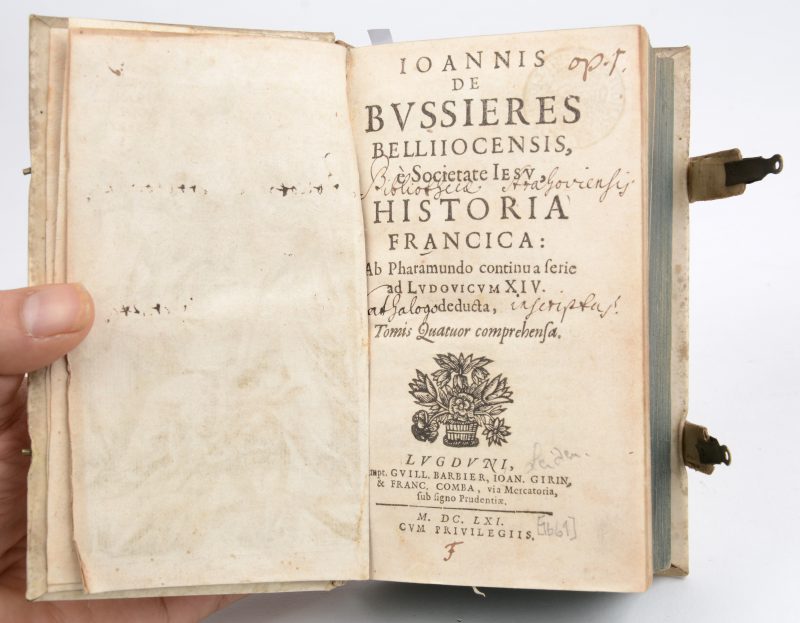 “Historia Francica” Joannis de Bussieres. Leiden, 1661. In perkamenten band.