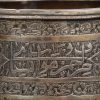 Een paar lichtjes vernauwende cylindrische vaasjes van gedreven en geciseleerd zilver versierd met vogels en dieren in uitsparingen. Perzië, Qadjar, begin XXste eeuw. Onderaan gemerkt: 840/1000.