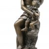 “Bacchante met baskische tamboerijn en twee kinderen”. Een bronzen beeld  op marmeren sokkel naar het werk van Augustin Pajou. Exclusieve uitgave door Antic’s gallery, Parijs.