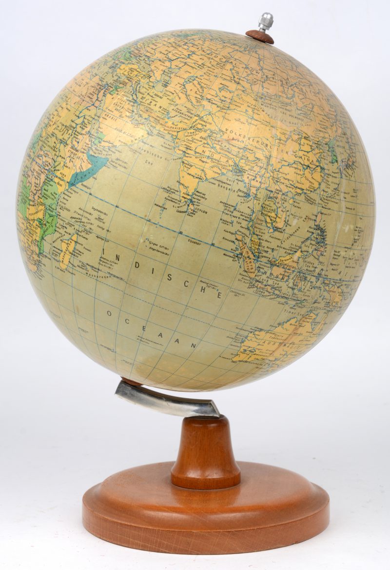 Een vintage staatkundige globe.