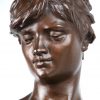 “Belluaire”. Een bruingepatineerd bronzen beeld. Gesigeerd.