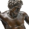 “Musicerende Sater”. Een beeld van bruingepatineerd brons.