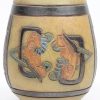 Een art deco vaas van steengoed met meerkleurig gestileerd decor, Zuid-Amerikaans geïnspireerd. Onderaan gemerkt. Model MA5.