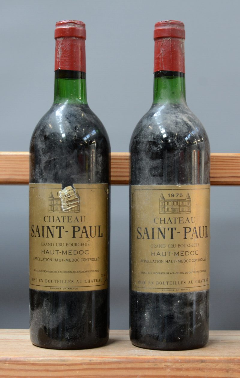 Ch. Saint-Paul A.C. Haut Médoc Cru Bourgeois  M.C.  1975  aantal: 2 Bt. base  neck
