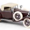 Een lot schaalmodellen op schaal 1/24:- 1925 Hispano-Suiza Kellner H6B.- 1925 Rolls-Royce Silver Ghost.- 1926 Mercedes-Benz Model K. (Linker voordeur beschadigd + verfschade)- 1929 Minerva Type AE-Coupé. (Geborsteld staal op houten sokkel)- 1929 Bentley.- 1929 Bugatti Royale. (Cabriodak los)- 1929 Rolls-Royce Phantom I.