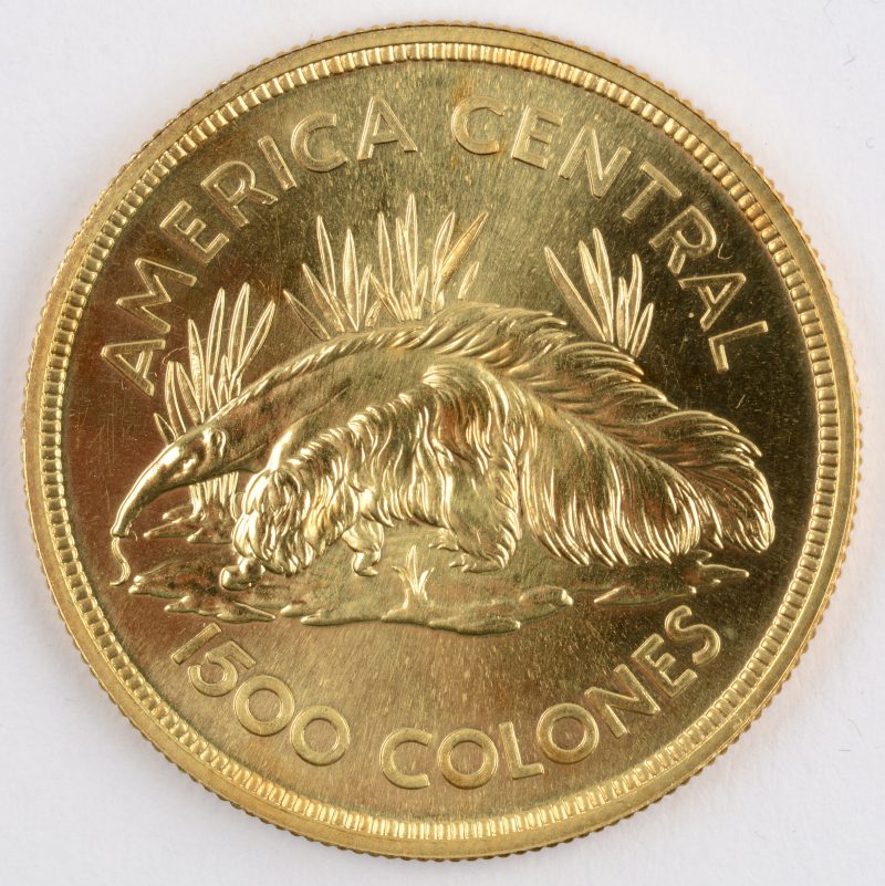 1 gouden munt van 1500 colones “Conservation”. Miereneter op verso. Au 900/1000. Costa Rica.