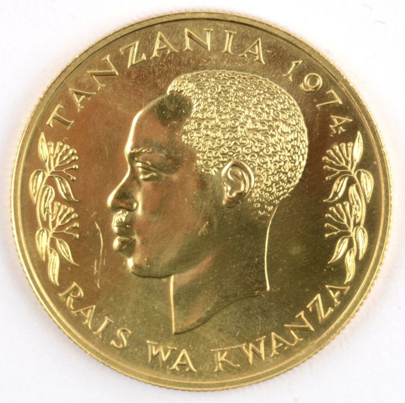 1 gouden munt van 1500 shilingi. “Conservation”. Au 900/1000. Tanzanië, 1974. Recto: Nyerere, Rais wa kwanza in profiel, verso: cheetah.