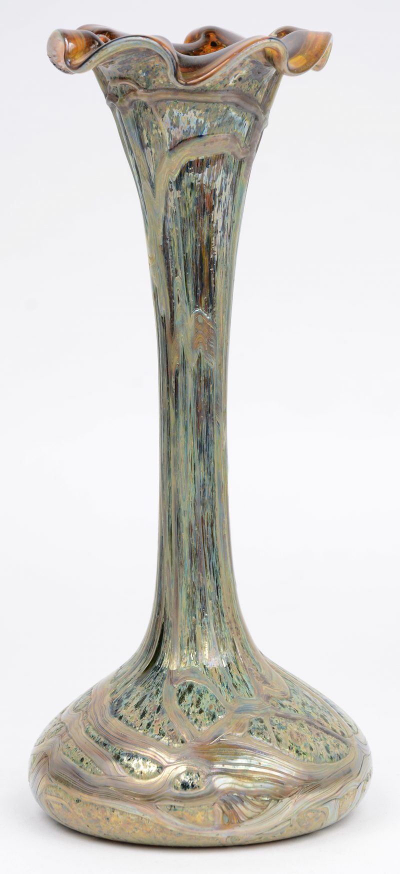 Een art nouveau vaas van glaspasta.