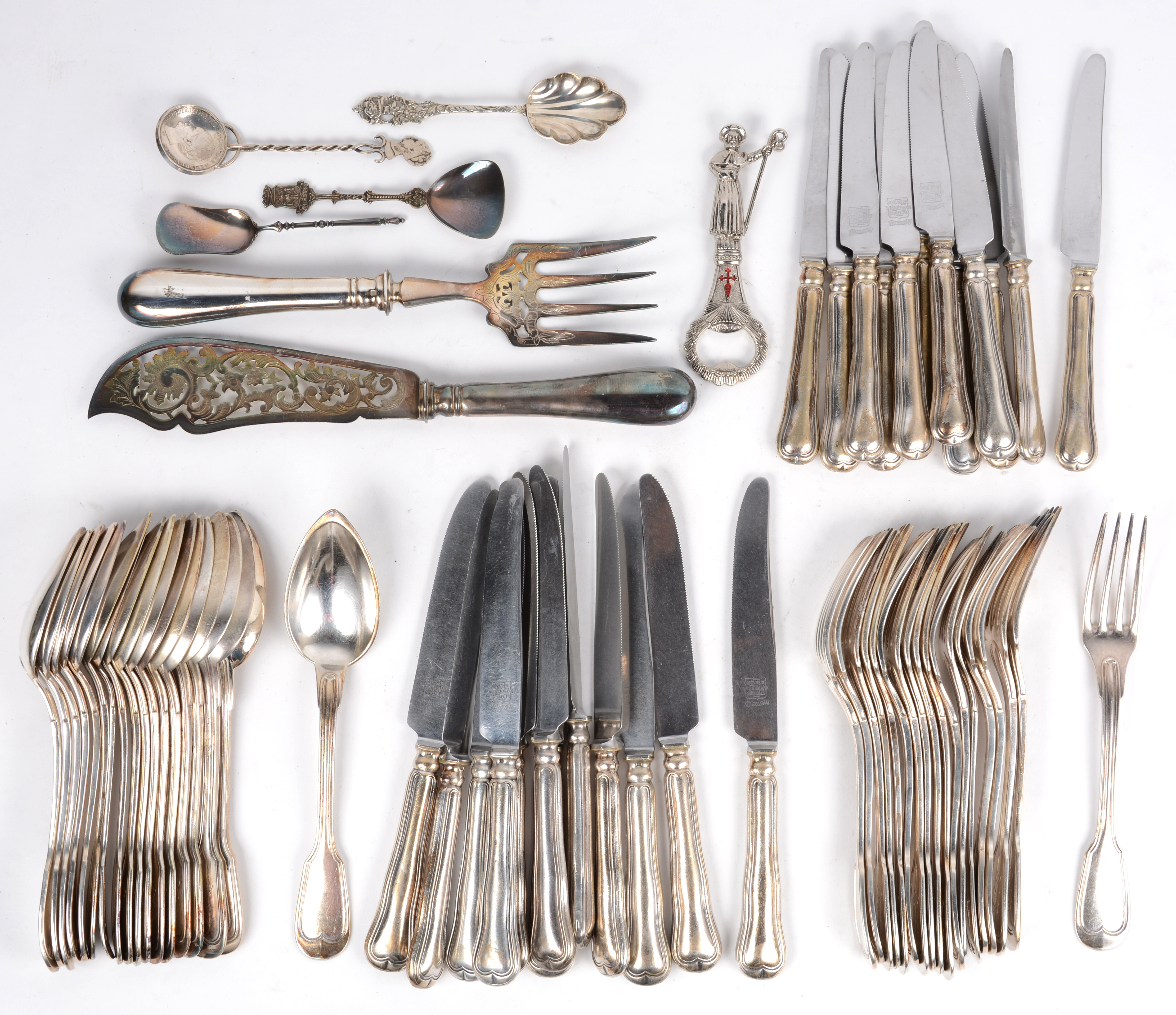 Lot bestek in verzilverd metaal, silverplated cutlery