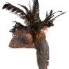 Tchokwé masker versierd met schelpen en veren. DRC.