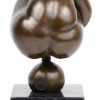 “Acrobate”. Een bronzen beeld op marmeren basis naar werk van Milo. Met bronsstempel.