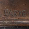 “Leeuwin”. Een bronzen beeld naar werk van Barye. Op marmeren sokkel. Restauratie/ verkleuring aan de basis.
