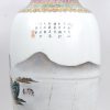 Een balustervaas van Chinees porselein met een meerrkleurig decor van paarden in een landschap. Naar famille rose voorbeeld. Onderaan gemerkt.
