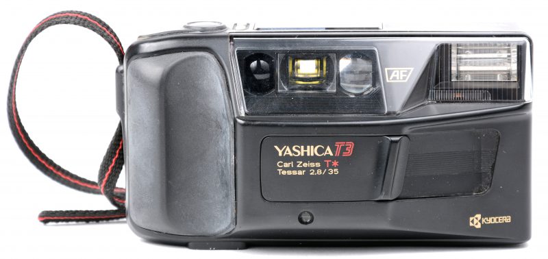 Een compactcamera op batterijen.