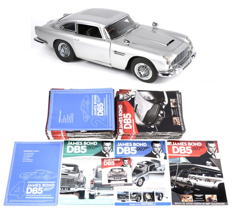 “James Bond Aston Martin DB5”. Een schaalmodel. Geassembleerd bouwpakket met 86 uitgaves met instructies en DVD.