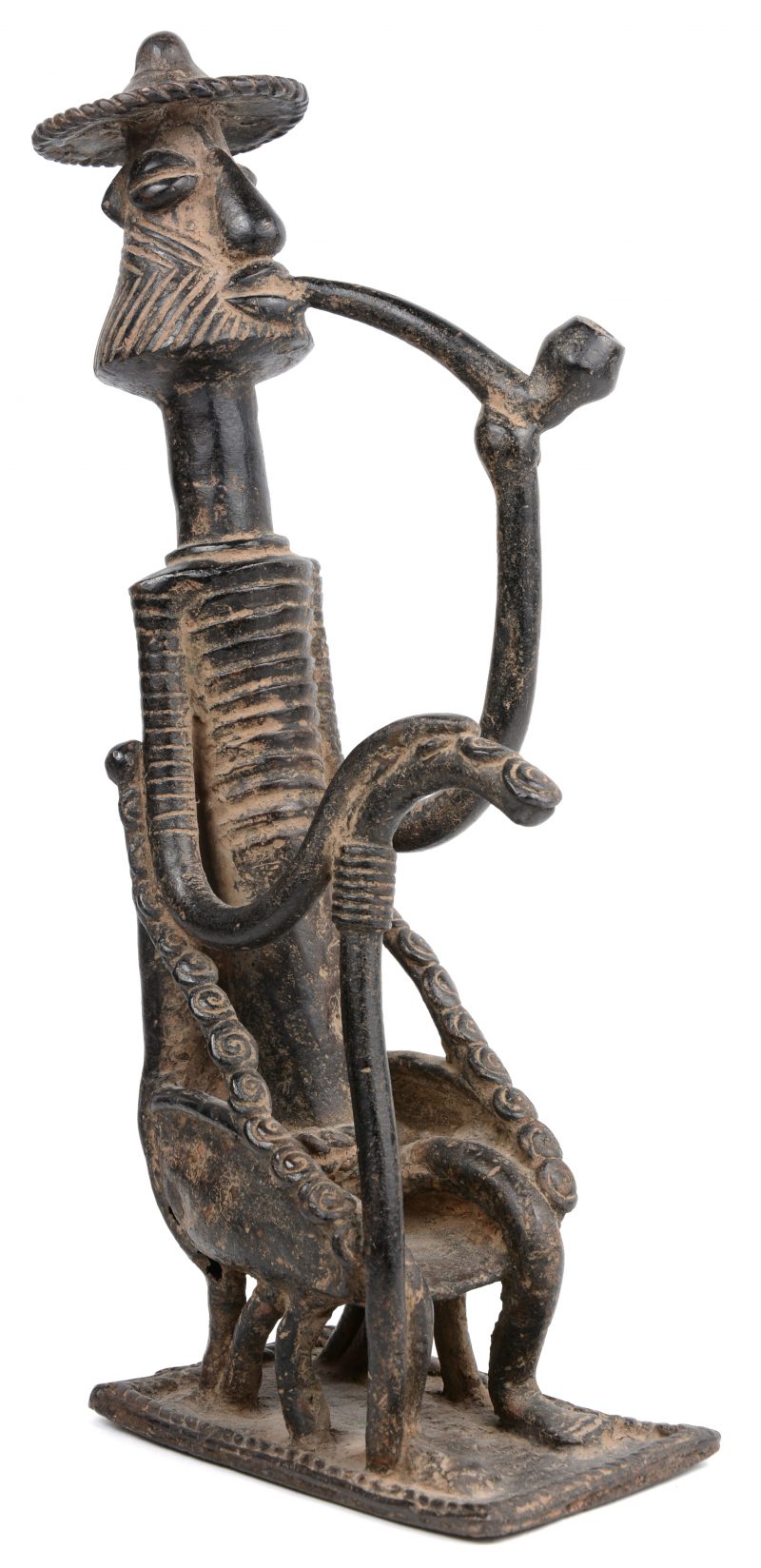 “Moeder en kind” & “Pijproker”. Een Afrikaanse bronzen beeldjes.