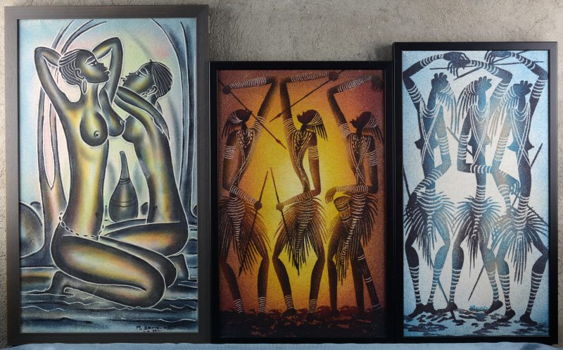 Drie Afrikaanse schilderijen op doek. Diverse maten.