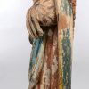 Een gepolychromeerd houten heiligenbeeld. hand en vinger manco. Mogelijk XVIe eeuw.