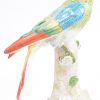 Een papegaai van meerkleurig Parijs’ porselein. Gemerkt.