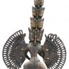 Een uit meerdere delen opgebouwde bronzen Avalokiteshvarabeeld. Op los voetstuk.