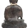 Een zittende Boeddha van brons. Met kralensnoer van gesculpteerde ivoren schedeltjes. Op losse houten sokkel.