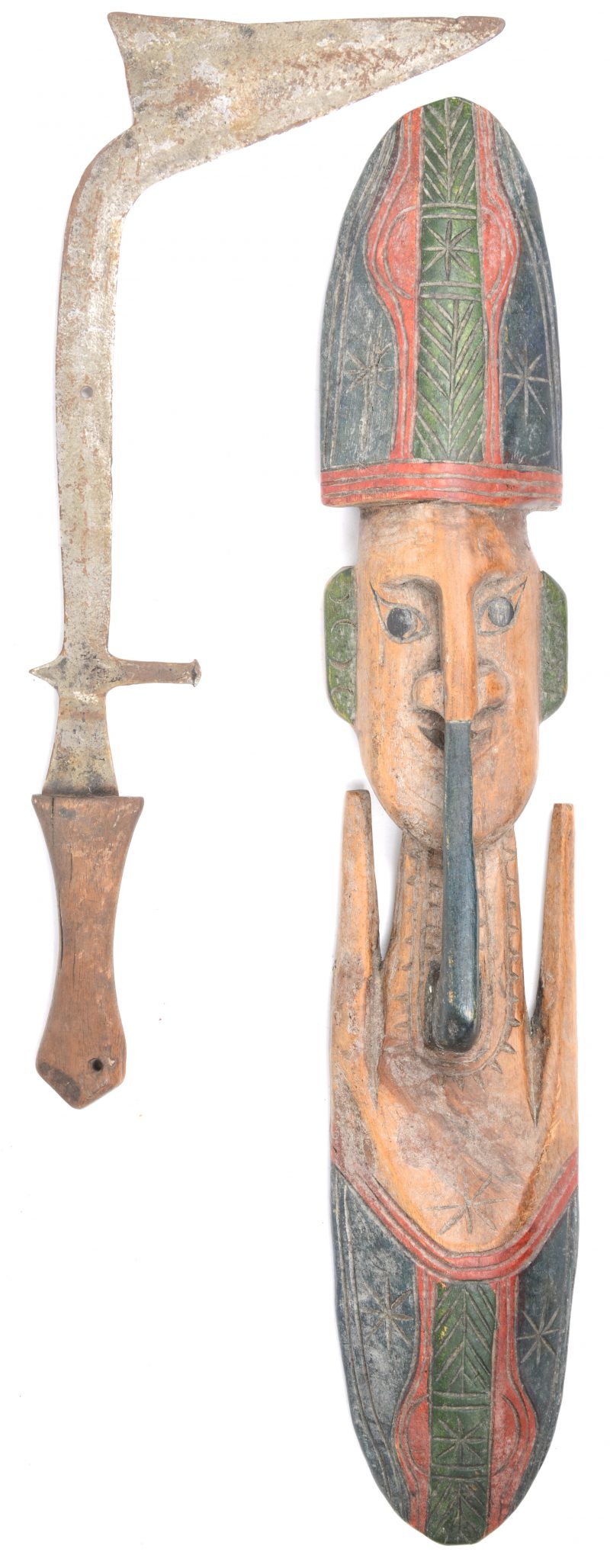 Een ritueel hakmes en een gebeeldhouwde houten vleeshaak. Congo, eerste helft XXste eeuw.