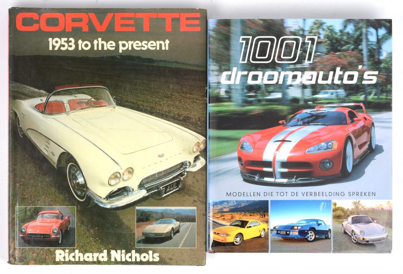 2 boeken:- 1001 droomauto’s. - Corvette 1953 to present