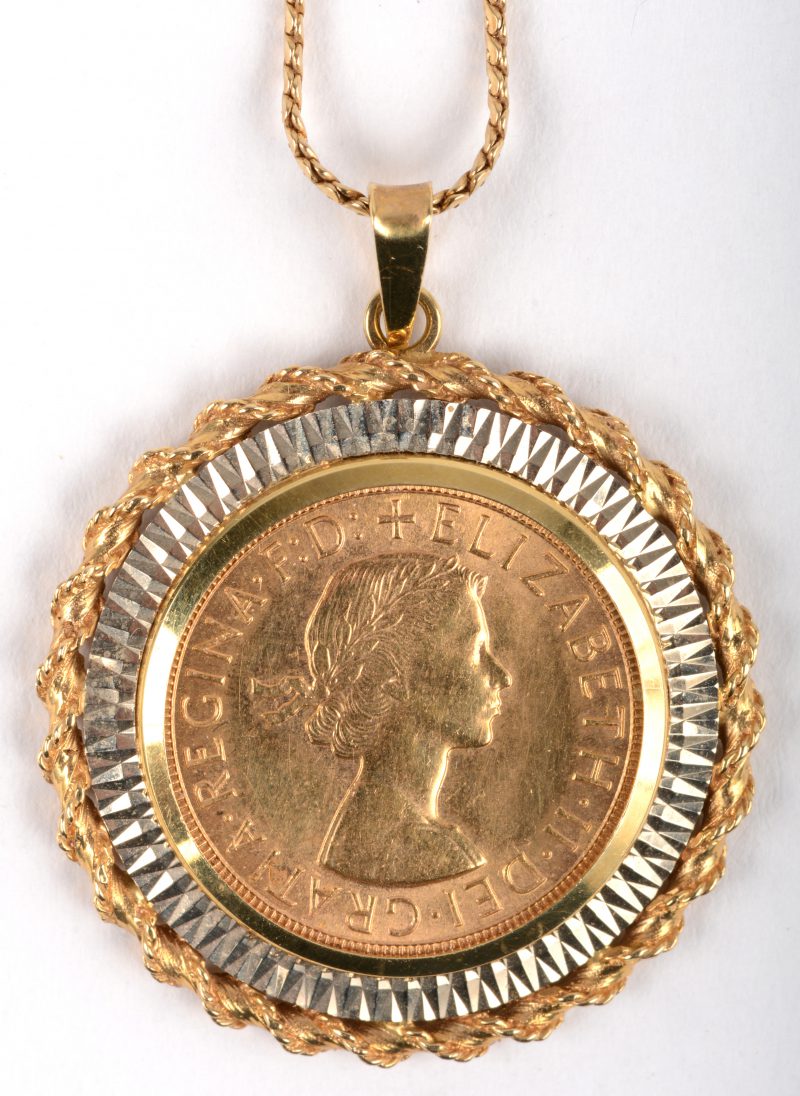 Een 18 K geelgouden ketting met een munt van Elizabeth II 22 K. Canadese $.