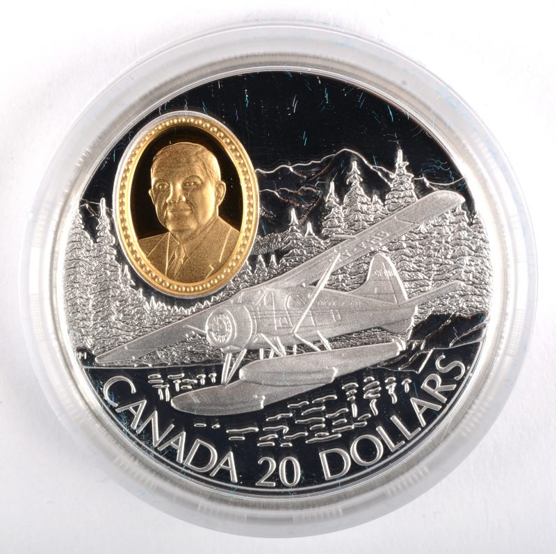 Een zilveren munt van 20 Canadeese dollar met een ingewerkte geelgouden camee van 22 K. In originele metalen etui en doos.