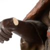 Een beeld van een Noord-Afrikaanse man van polychroom terra cotta. Een duim manco. Gesigneerd en “Réproduction Réservée”.