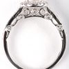 Een 18 K witgouden ring bezet met een centrale briljant van 0,96 ct. G VS1. en met briljanten met een gezamenlijk gewicht van +- 0,50 ct. Met HRD certificaat.