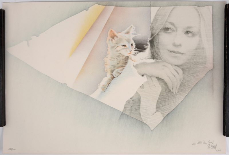 “Vrouw met kat”. Een lithografie. Gesigneerd, gedateerd 6.12.80 en genummerd 129/200 buiten de plaat. Met dédicace.