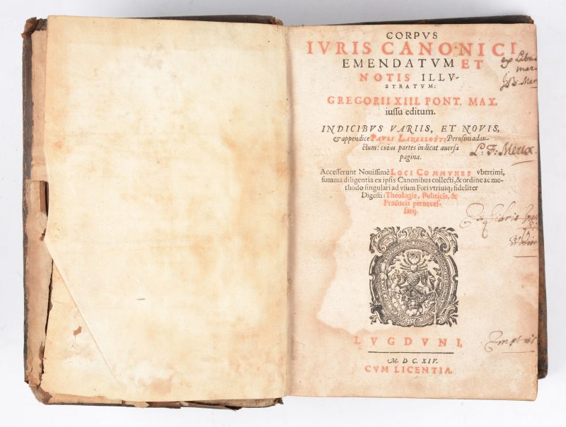 “Corpus Juris Canonici”. Lyon, 1614. Lichte waterschade.